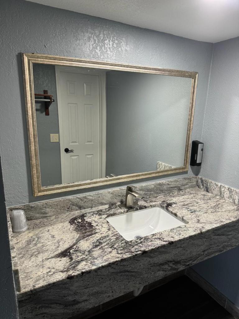 Midtown Lodge Jacksonville Bagian luar foto