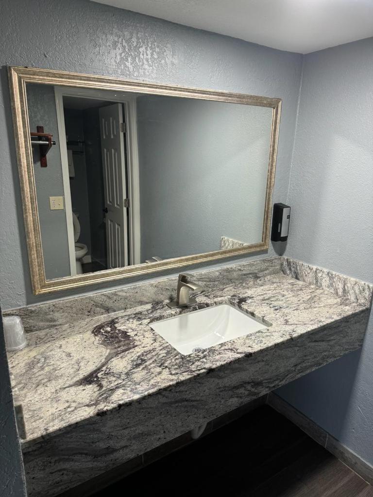 Midtown Lodge Jacksonville Bagian luar foto