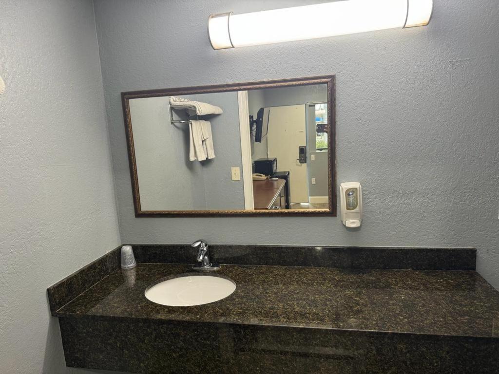 Midtown Lodge Jacksonville Bagian luar foto